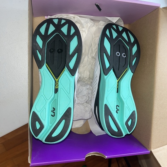 Liv Avida Indoor Cycling Shoe Spin. White. Size 7 US, 37 EU. 2 Bolt Cleat - Picture 3 of 7